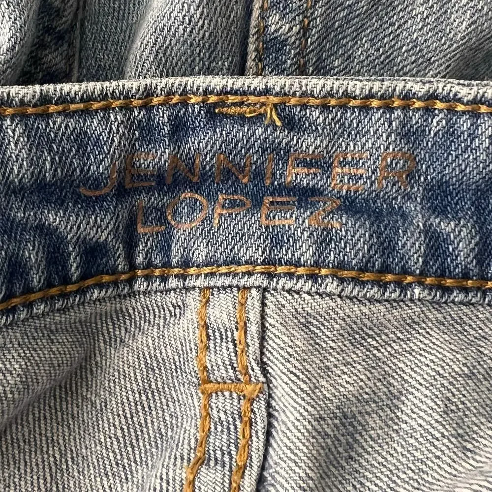 Jennifer Lopez Capri Distressed Light Wash Denim Jeans 10
